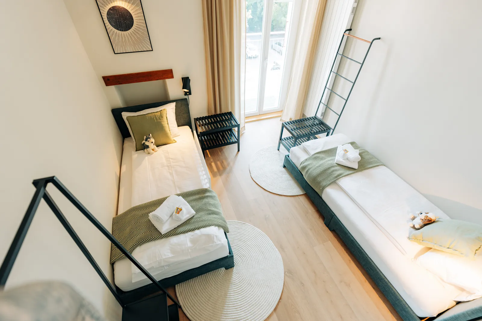 Zweites Schlafzimmer der Wohnung Central Suite One mit zwei Einzelbetten