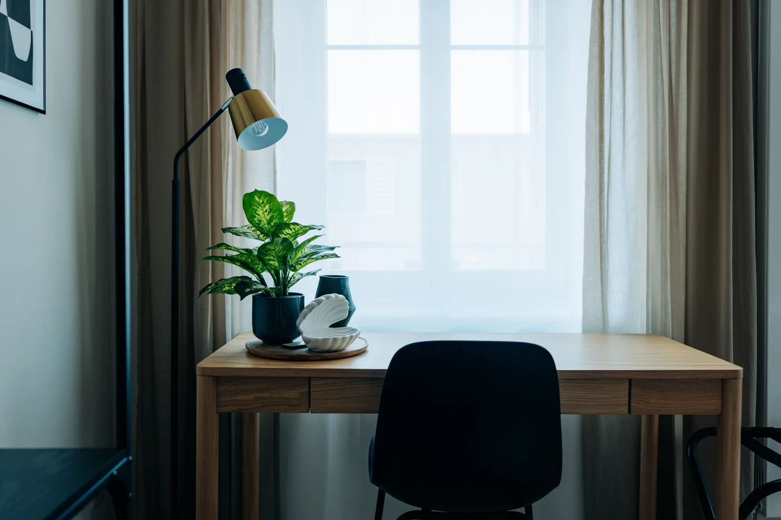Arbeitsplatz mit Ethernet-Anschluss in der Wohnung Central Suite Two