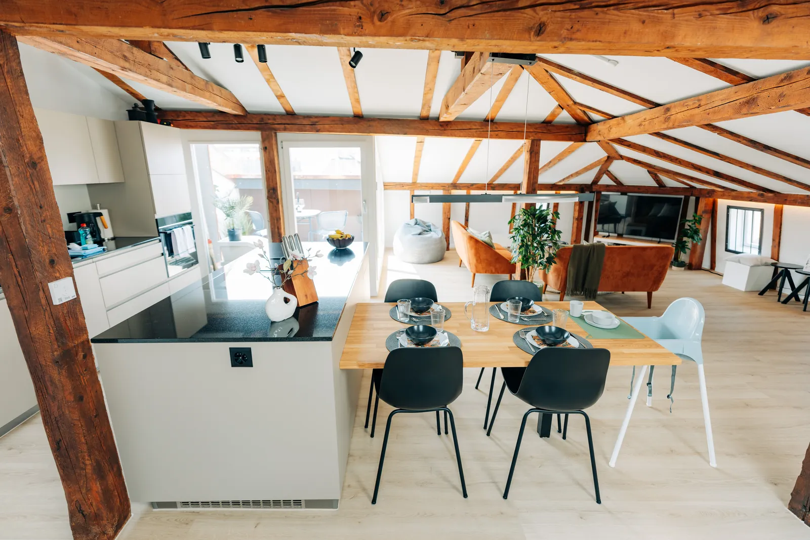 Essbereich der Wohnung Central Suite Two neben der offenen Küche