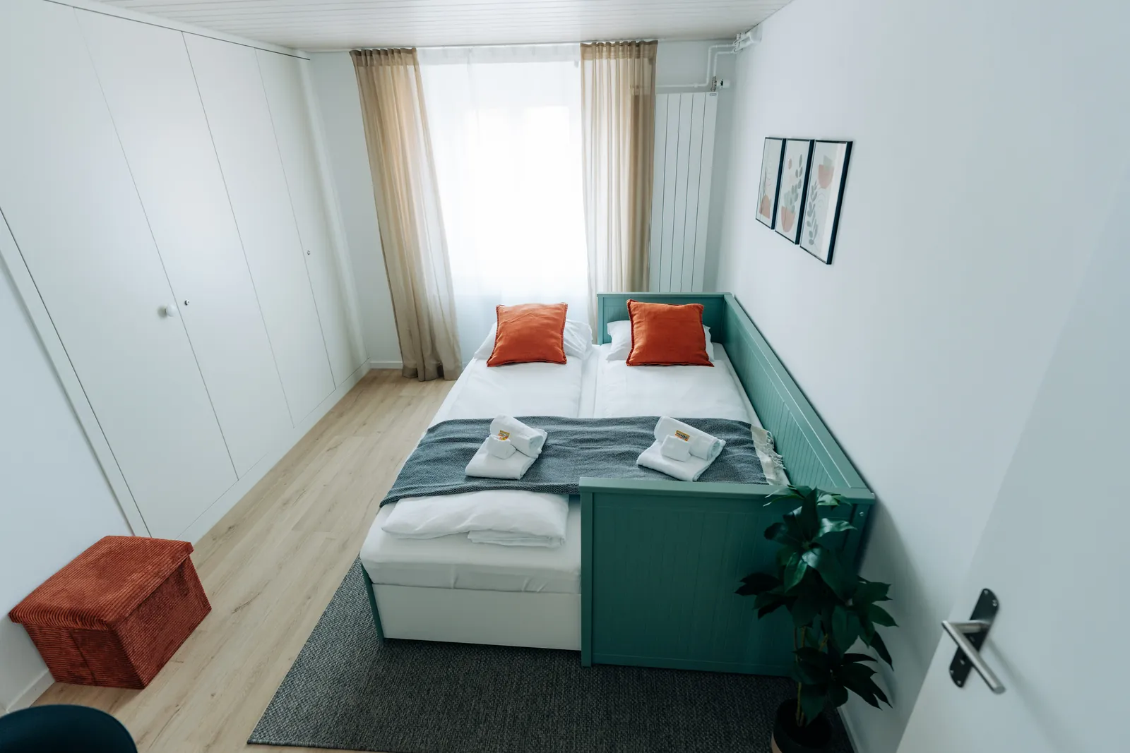 Eines der drei separaten Schlafzimmer der Wohnung Central Suite Two