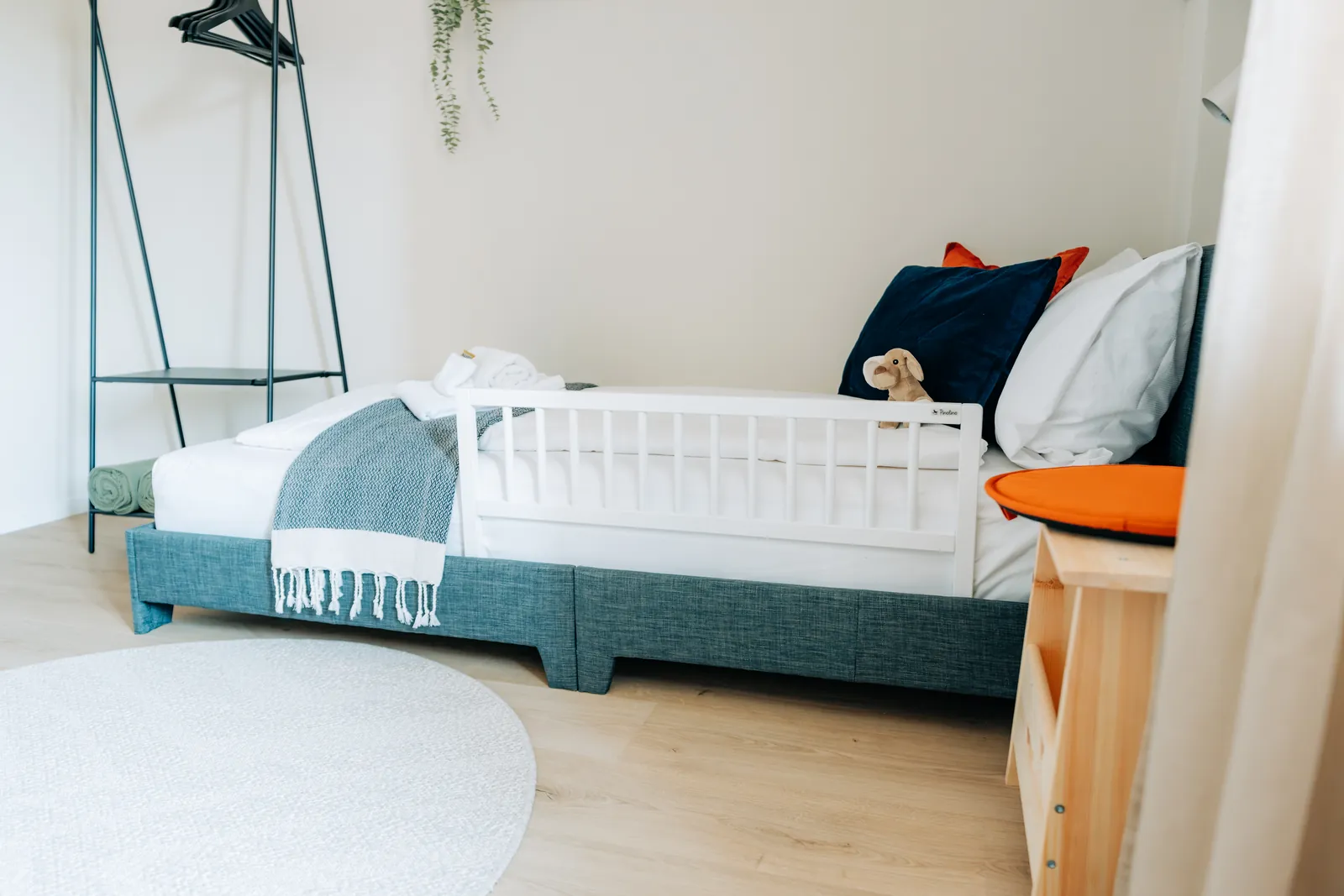 Drittes Schlafzimmer der Wohnung Central Suite Two mit Kinderbett